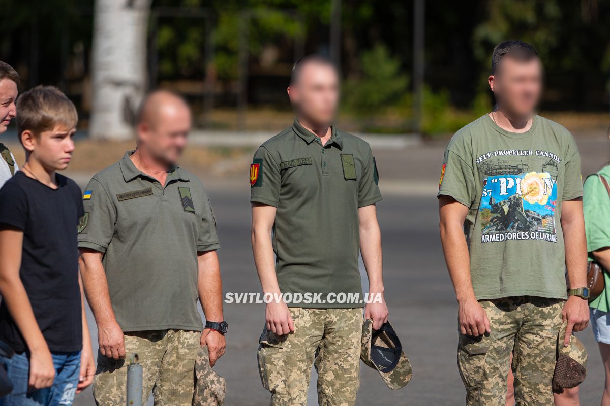 Світловодська громада провела в останню путь захисника України Владислава Журавльова