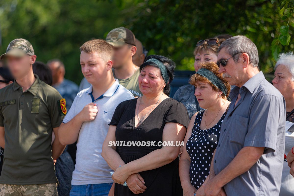 Світловодська громада провела в останню путь захисника України Владислава Журавльова