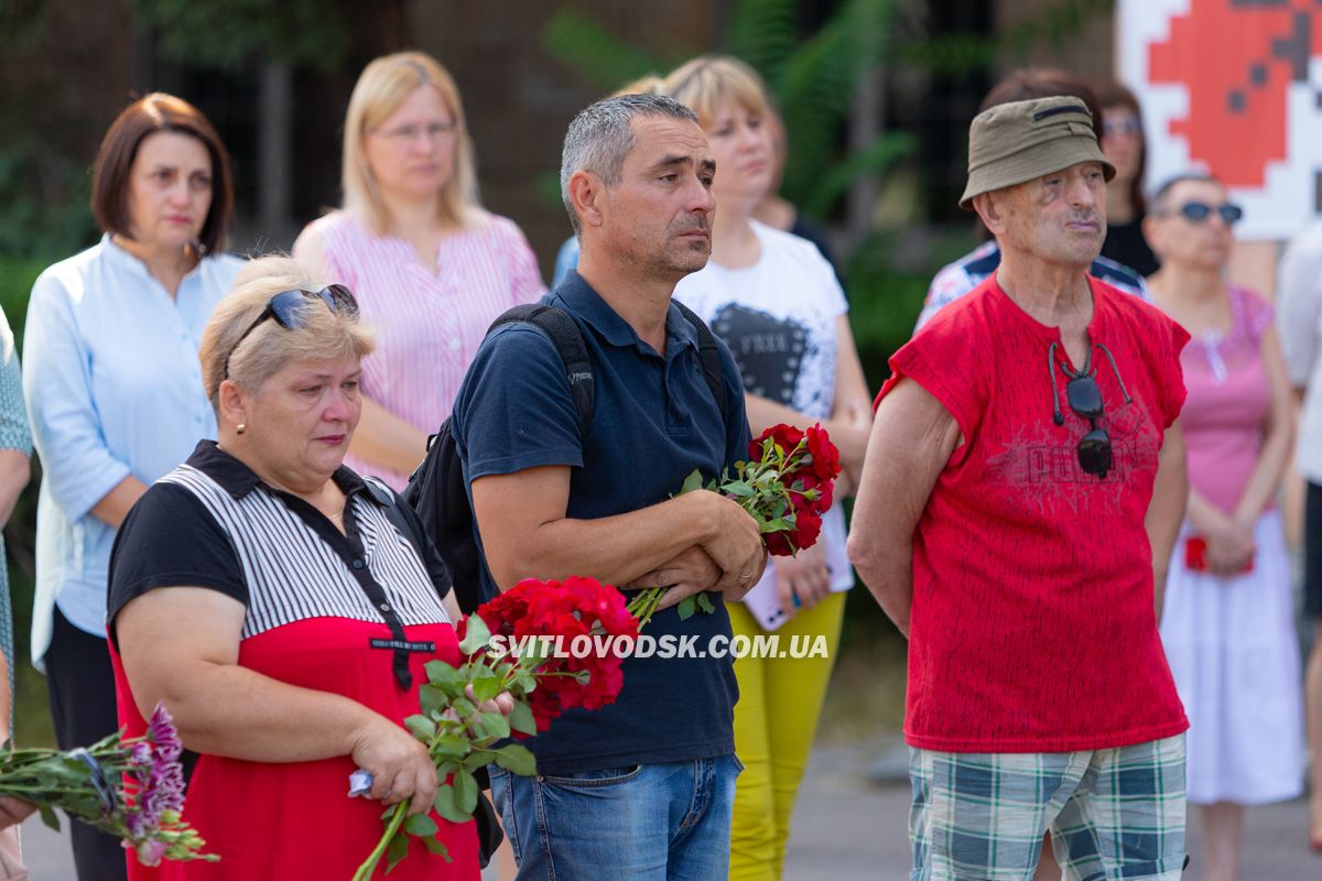 Світловодська громада провела в останню путь захисника України Владислава Журавльова