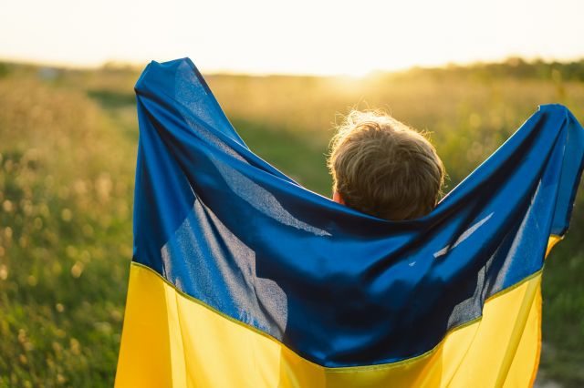 "Іволга" допоможе зібрати дітей захисників України до школи