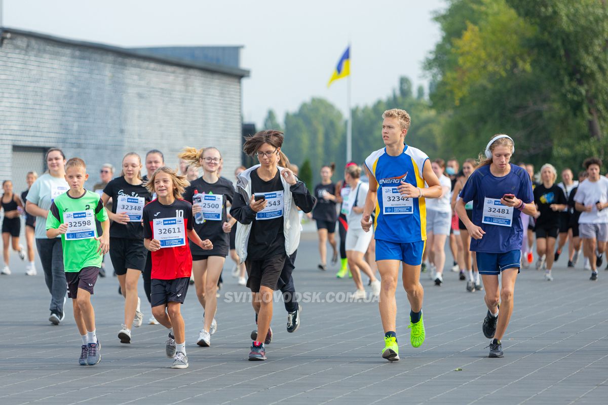 У Світловодську відбувся забіг "Шаную воїнів, біжу за героїв України"