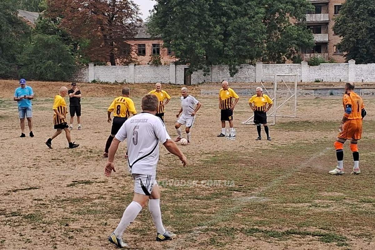 Світловодські ветерани футболу здобули кубок пам’яті Валерія Леня