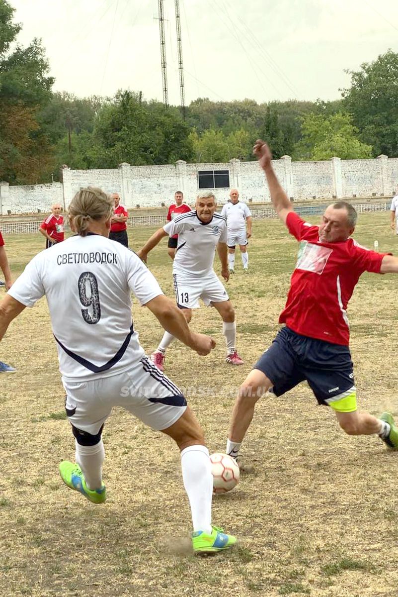 Світловодські ветерани футболу здобули кубок пам’яті Валерія Леня