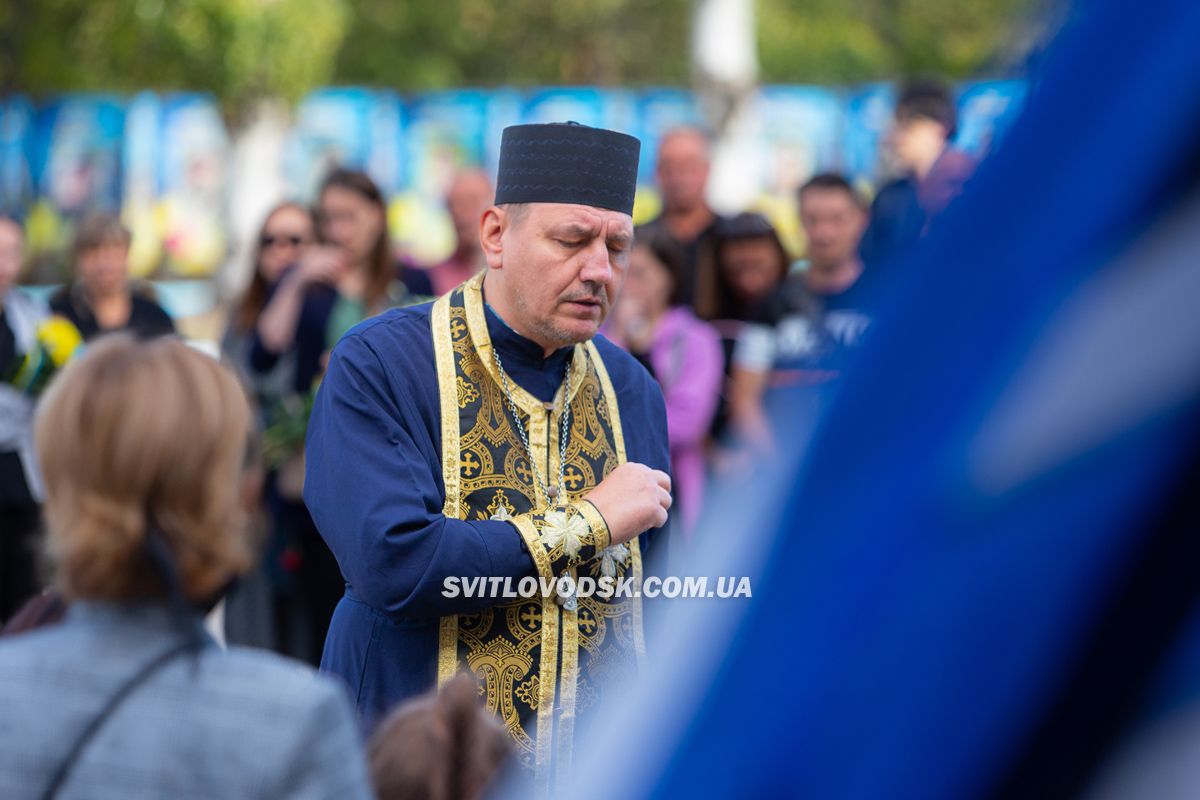 Світловодська громада провела в останню земну дорогу захисника України Дениса Терновського