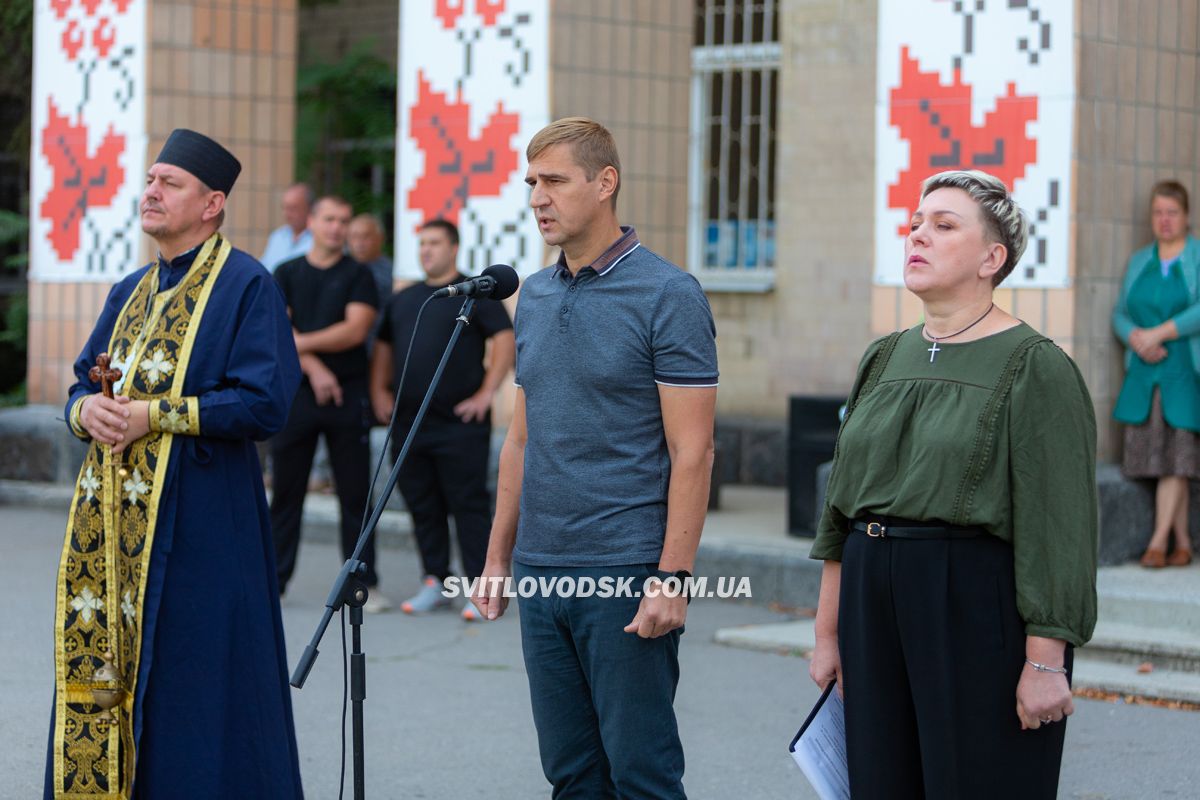 Світловодська громада провела в останню земну дорогу захисника України Дениса Терновського