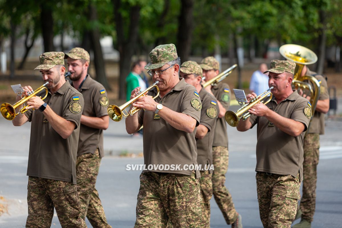 Світловодська громада провела в останню земну дорогу захисника України Дениса Терновського