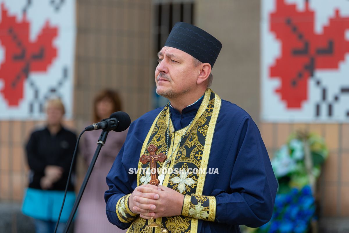 Світловодська громада провела в останню земну дорогу захисника України Дениса Терновського