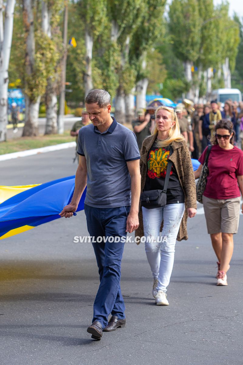 Світловодська громада провела в останню земну дорогу захисника України Дениса Терновського