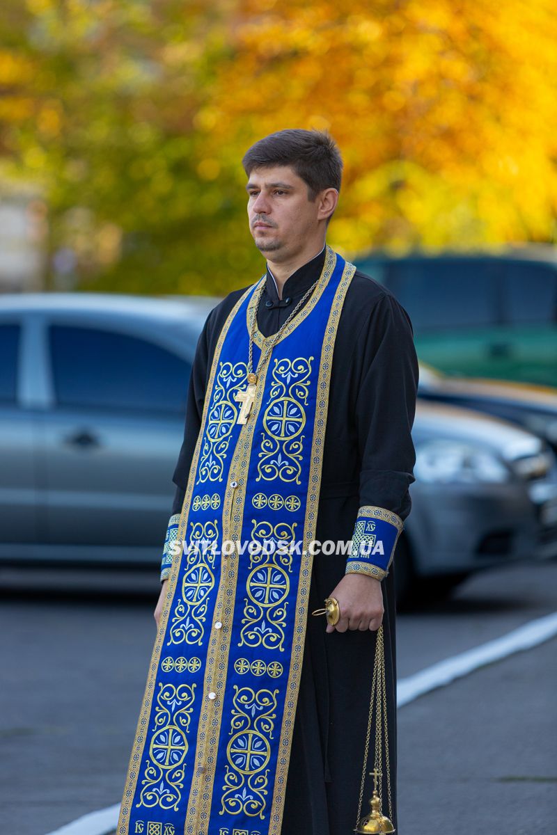 Світловодська громада провела в останню земну дорогу захисника України Романа Бондарєва