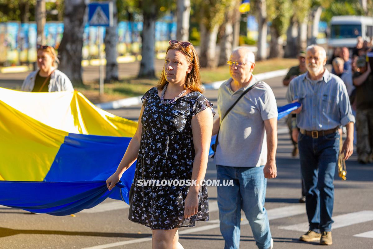 Світловодська громада провела в останню земну дорогу захисника України Романа Бондарєва