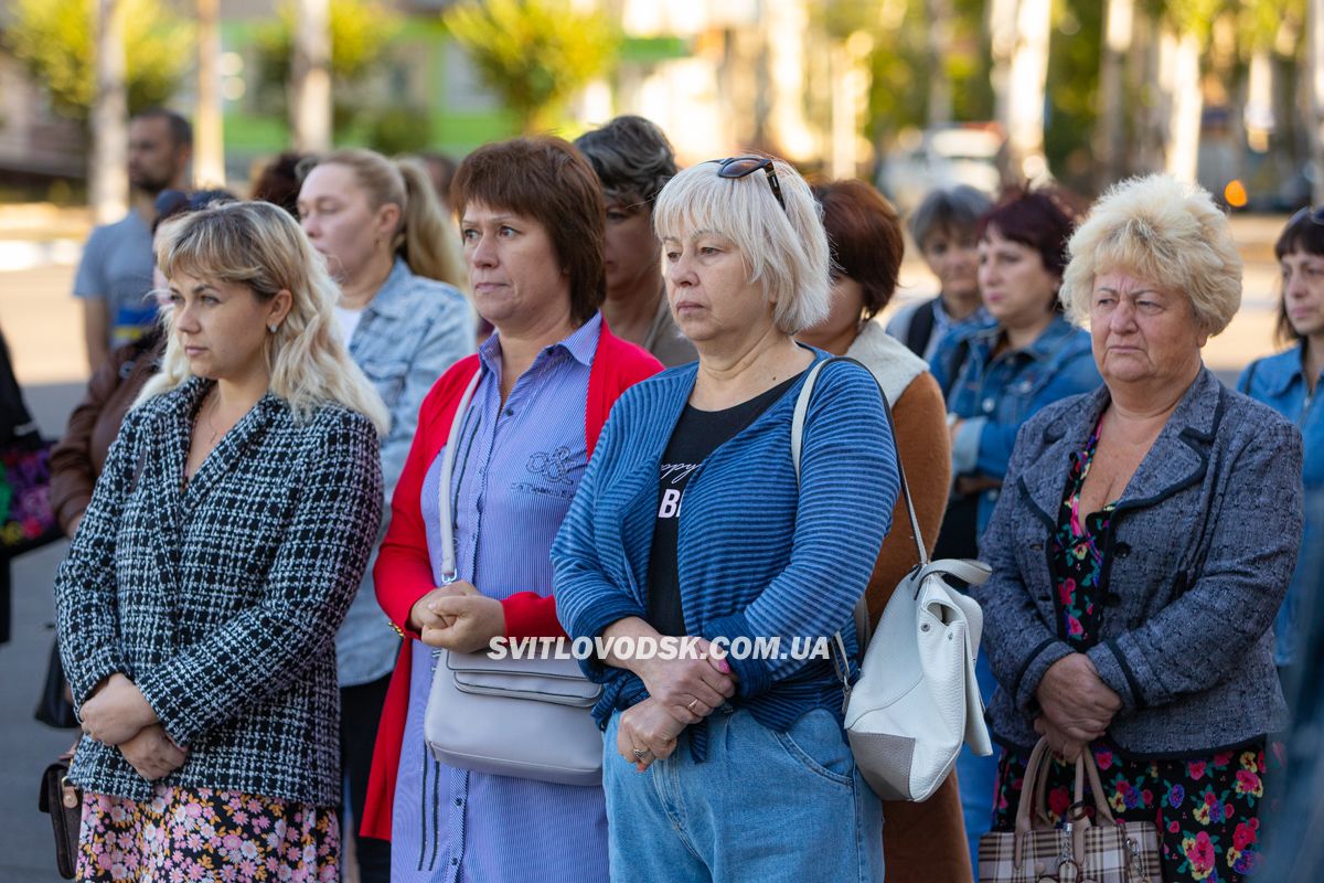 Світловодська громада провела в останню земну дорогу захисника України Романа Бондарєва