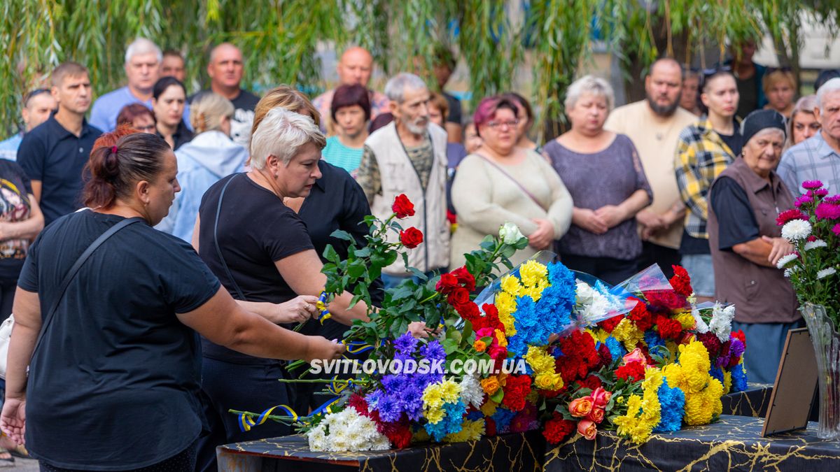 Власівка попрощалася із захисником України Володимиром Шумановим