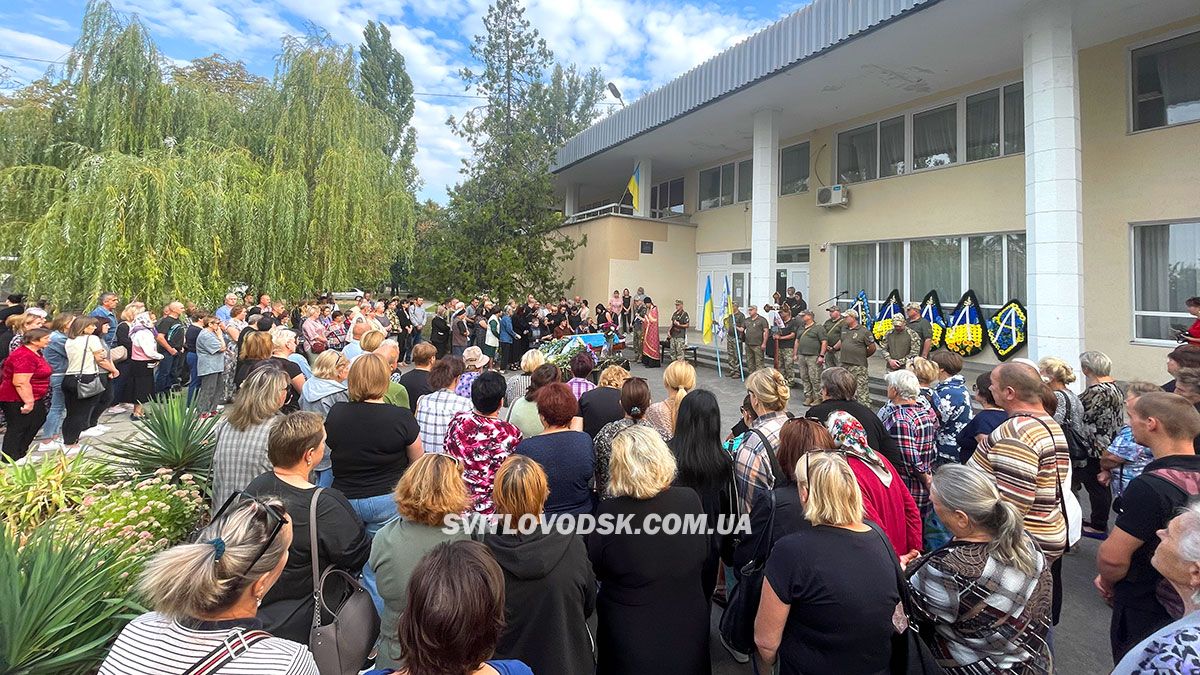 Власівка попрощалася із захисником України Володимиром Шумановим