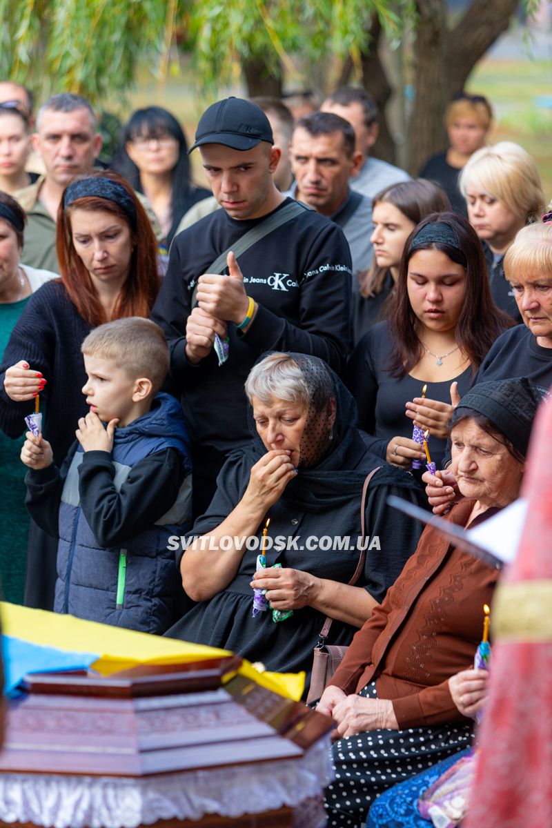 Власівка попрощалася із захисником України Володимиром Шумановим