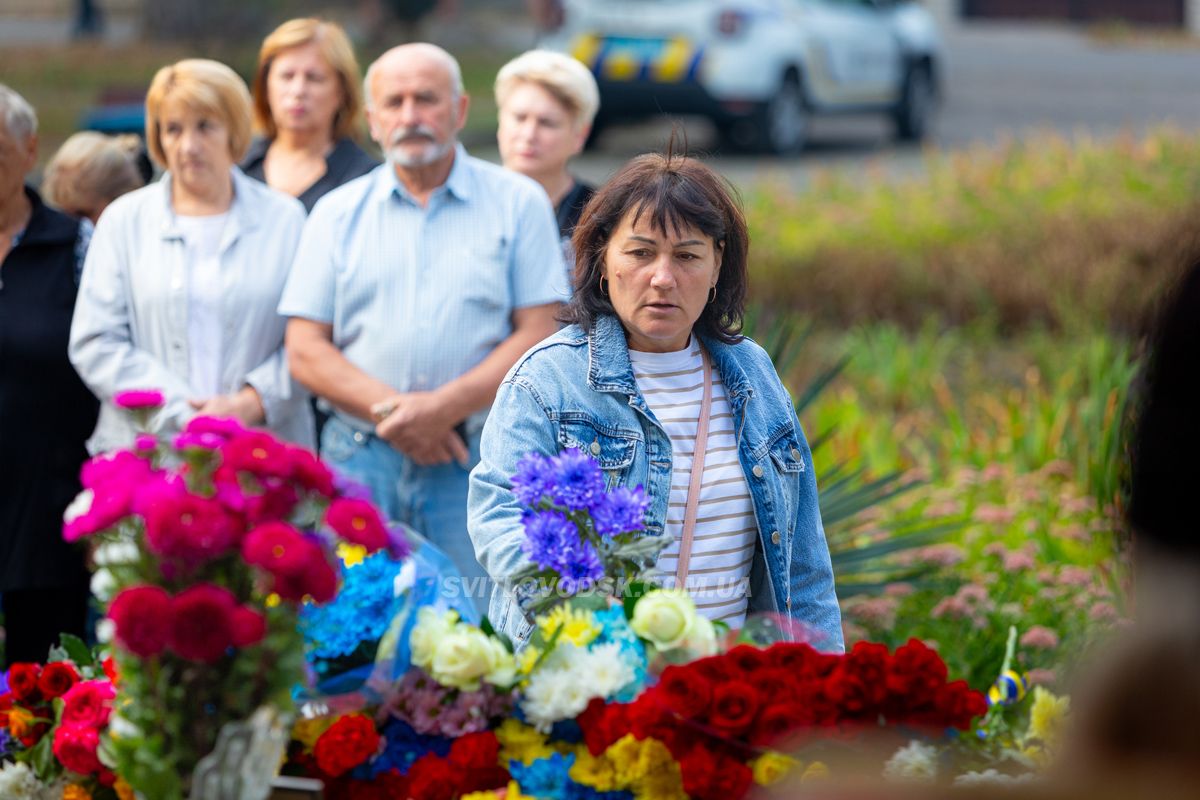 Власівка попрощалася із захисником України Володимиром Шумановим