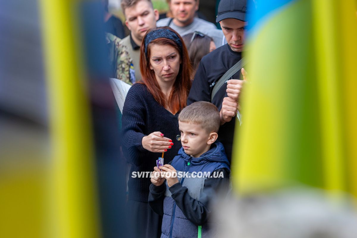 Власівка попрощалася із захисником України Володимиром Шумановим