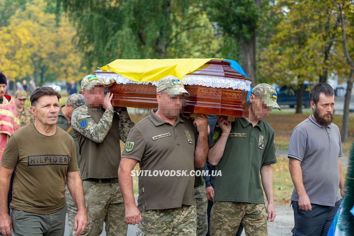 Власівка попрощалася із захисником України Володимиром Шумановим