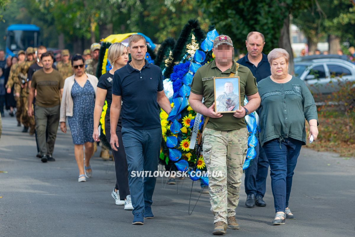 Власівка попрощалася із захисником України Володимиром Шумановим