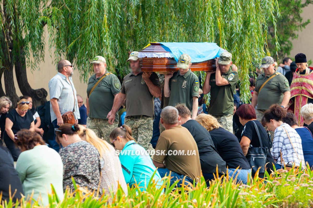 Власівка попрощалася із захисником України Володимиром Шумановим