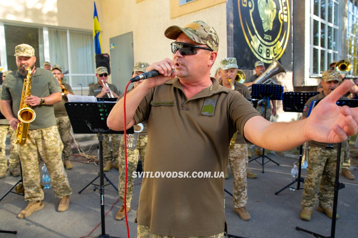 Власівку вітали з днем народження і донейтили на військо