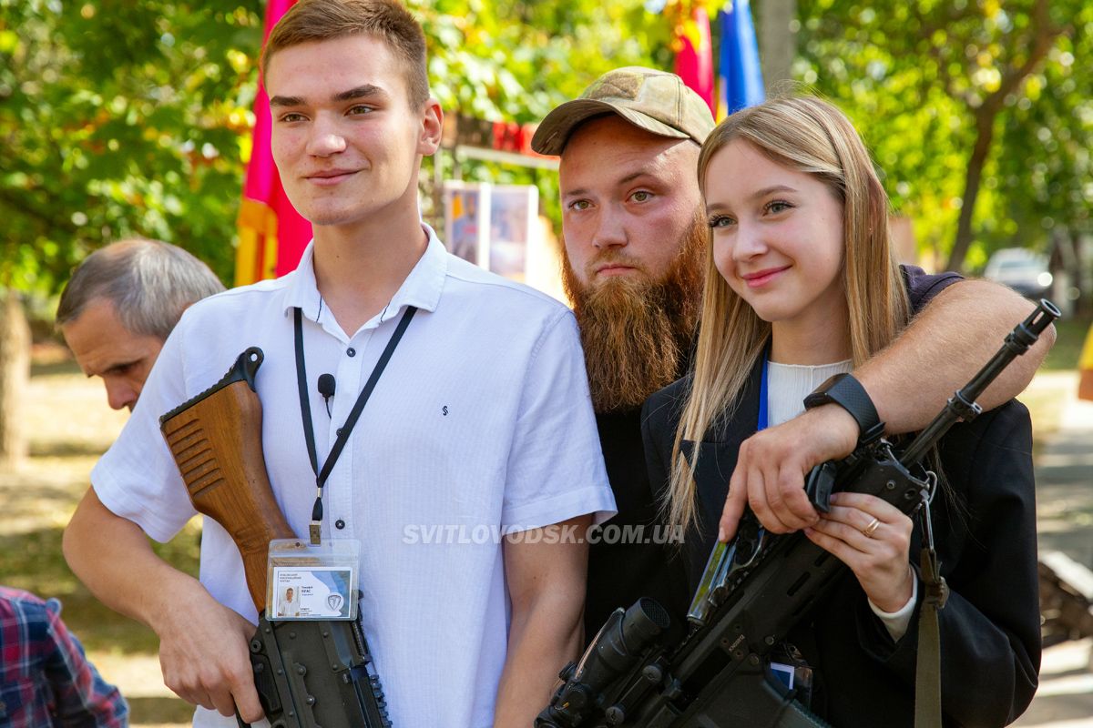 Власівку вітали з днем народження і донейтили на військо