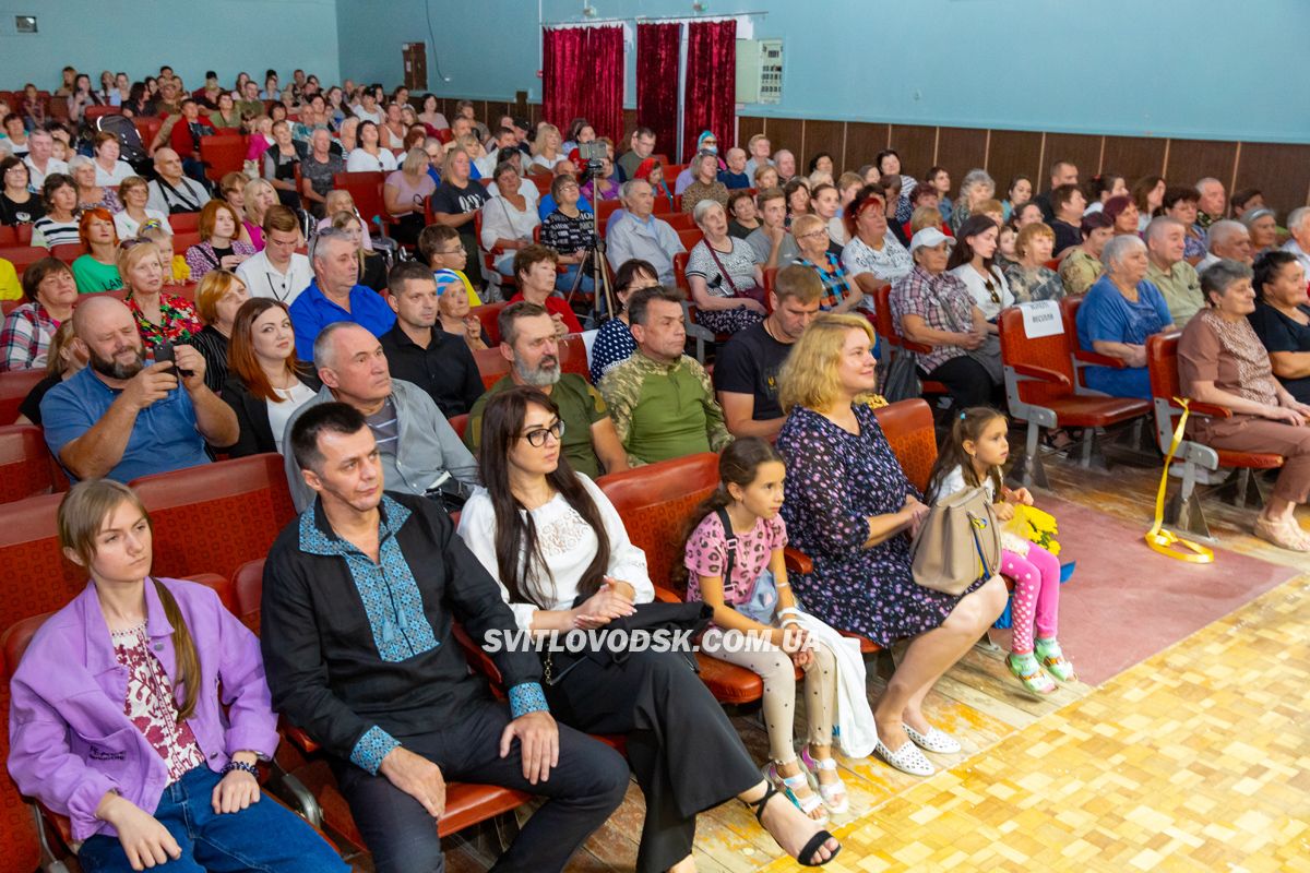 Власівку вітали з днем народження і донейтили на військо