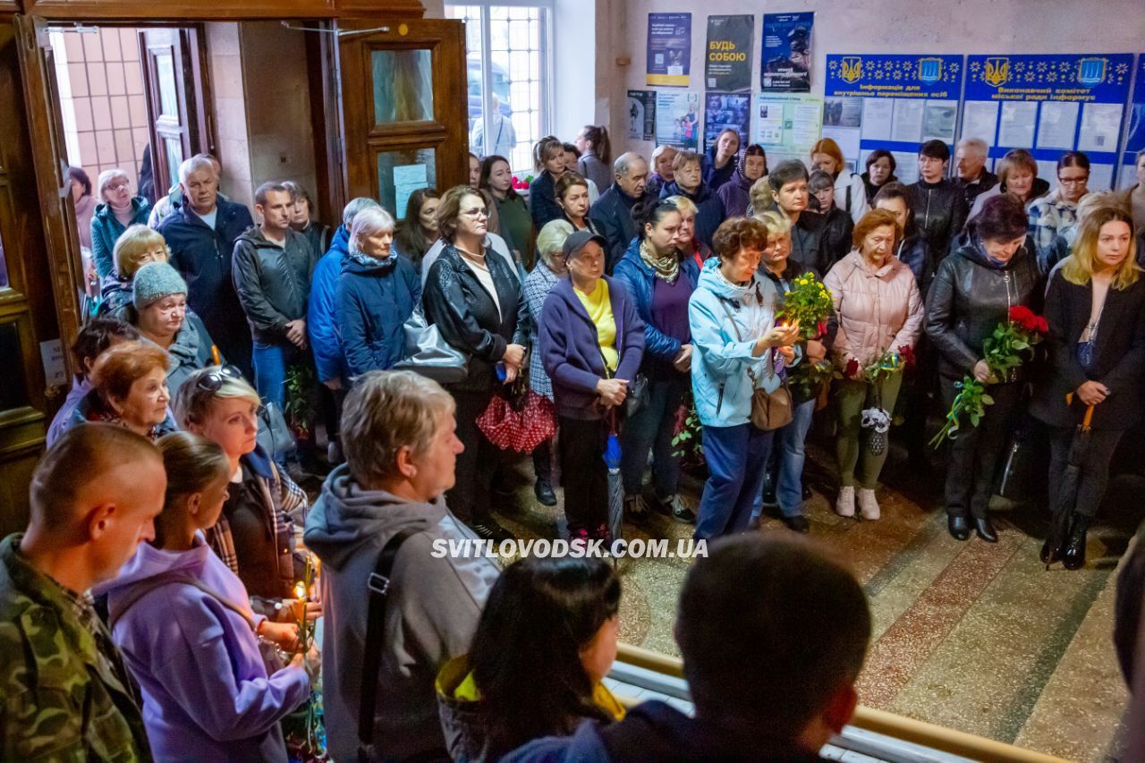 У Світловодську провели в останню дорогу захисника України Віталія Дядюру