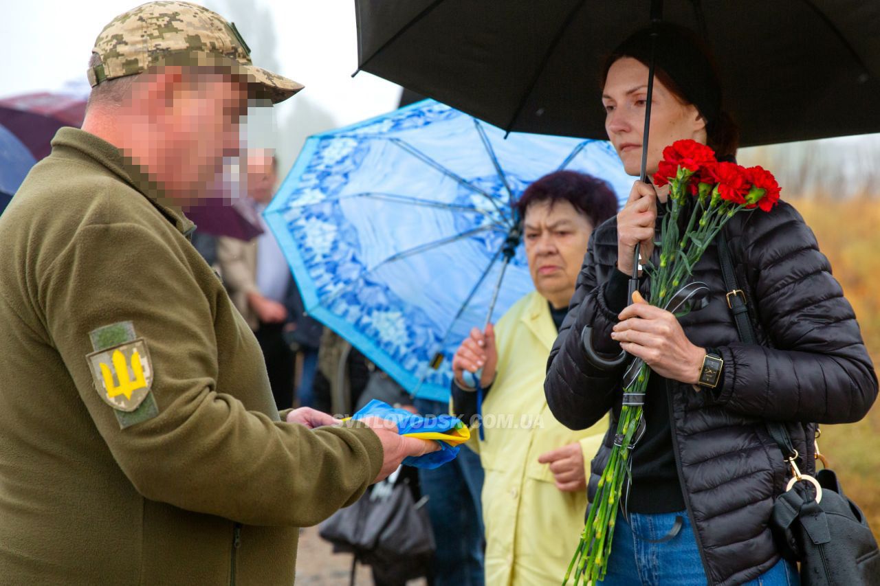 У Світловодську провели в останню дорогу захисника України Віталія Дядюру