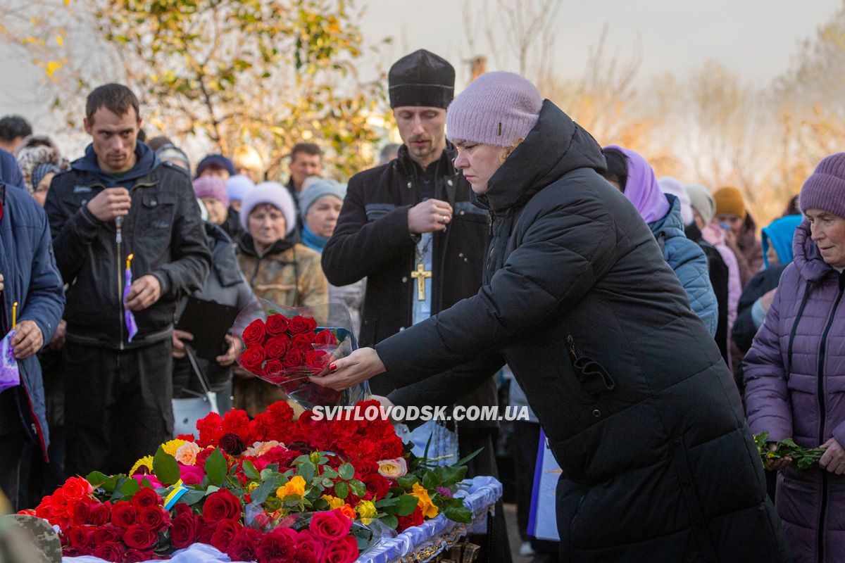 У Павлівці провели в останню путь захисника України Андрія Григор’єва