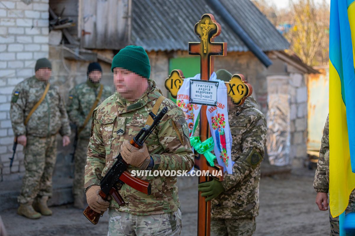 У Павлівці провели в останню путь захисника України Андрія Григор’єва