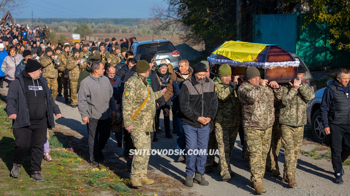 У Павлівці провели в останню путь захисника України Андрія Григор’єва