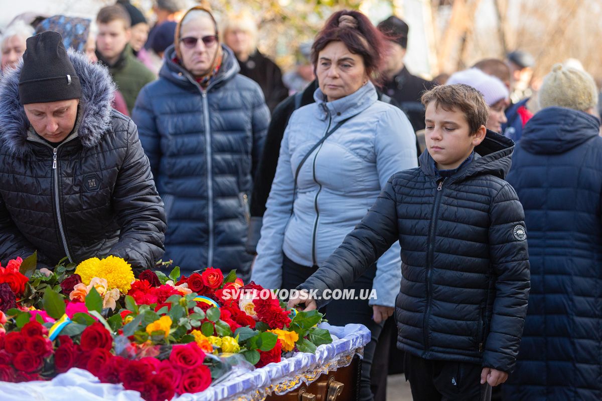 У Павлівці провели в останню путь захисника України Андрія Григор’єва