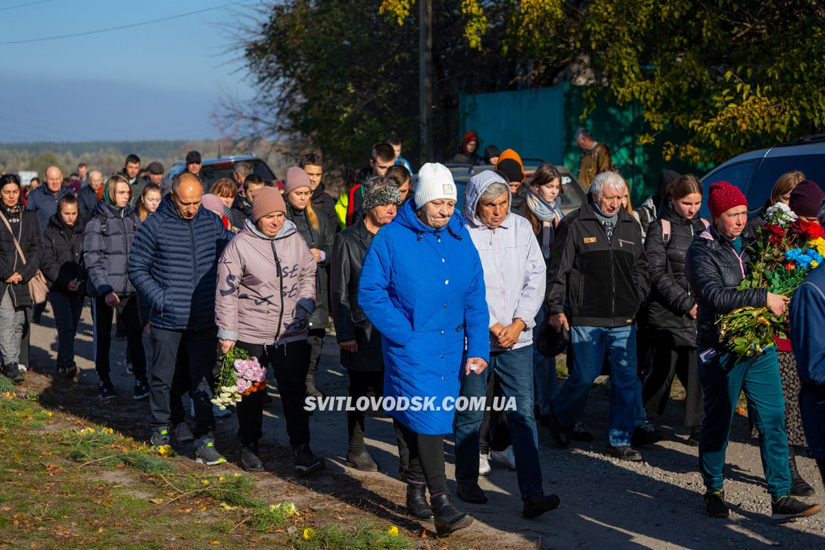 У Павлівці провели в останню путь захисника України Андрія Григор’єва