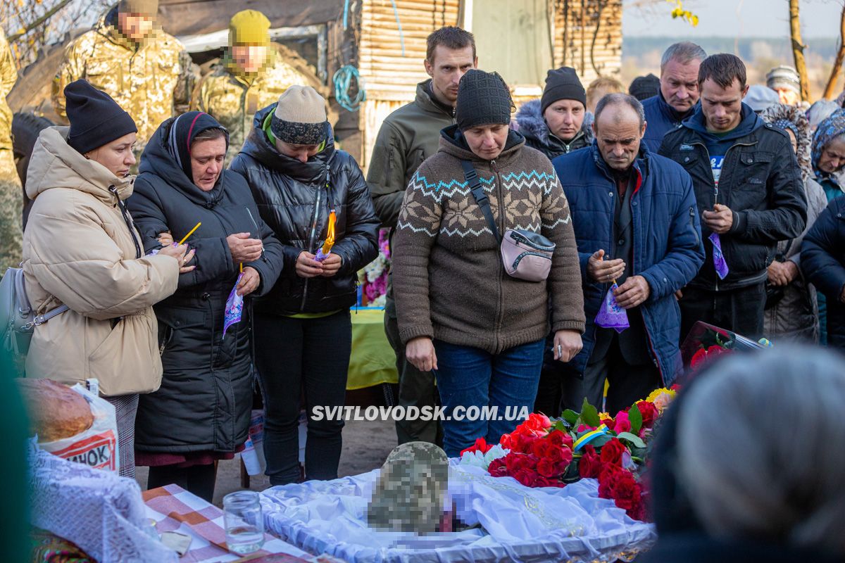 У Павлівці провели в останню путь захисника України Андрія Григор’єва