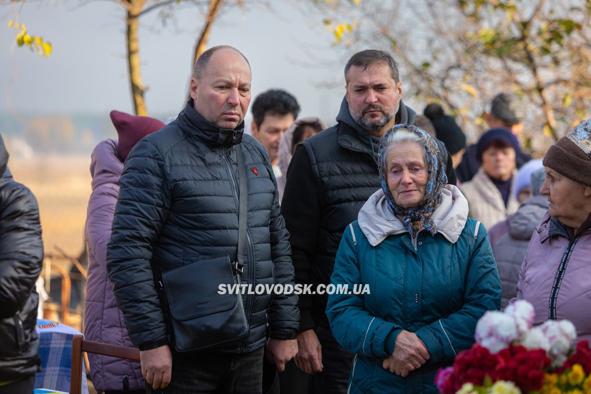 У Павлівці провели в останню путь захисника України Андрія Григор’єва