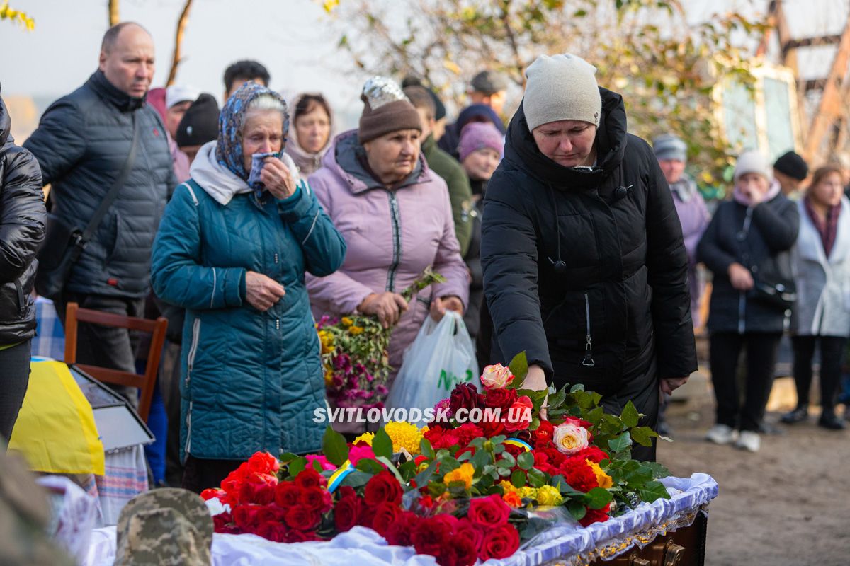 У Павлівці провели в останню путь захисника України Андрія Григор’єва