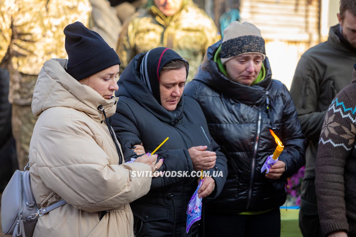 У Павлівці провели в останню путь захисника України Андрія Григор’єва