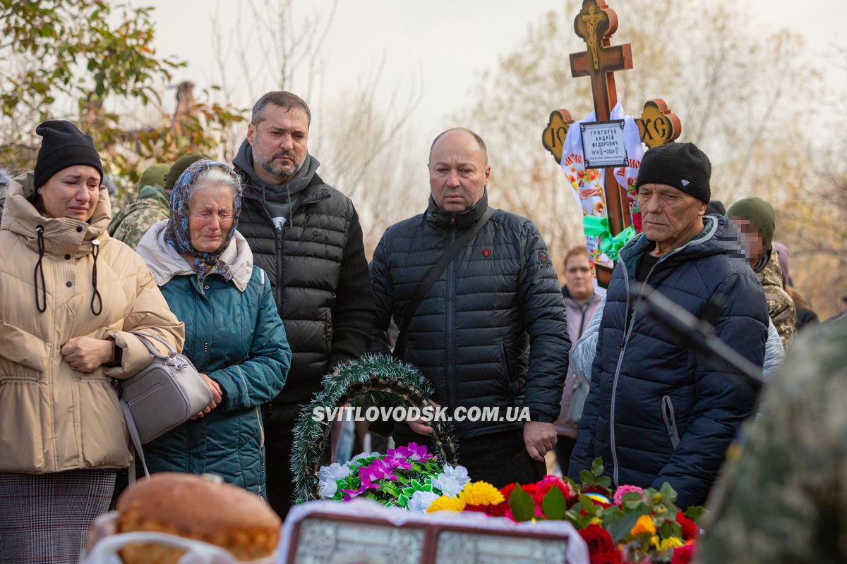 У Павлівці провели в останню путь захисника України Андрія Григор’єва