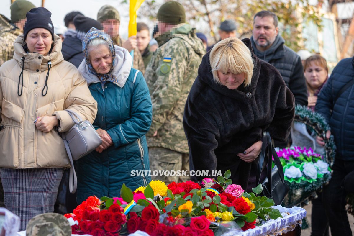 У Павлівці провели в останню путь захисника України Андрія Григор’єва