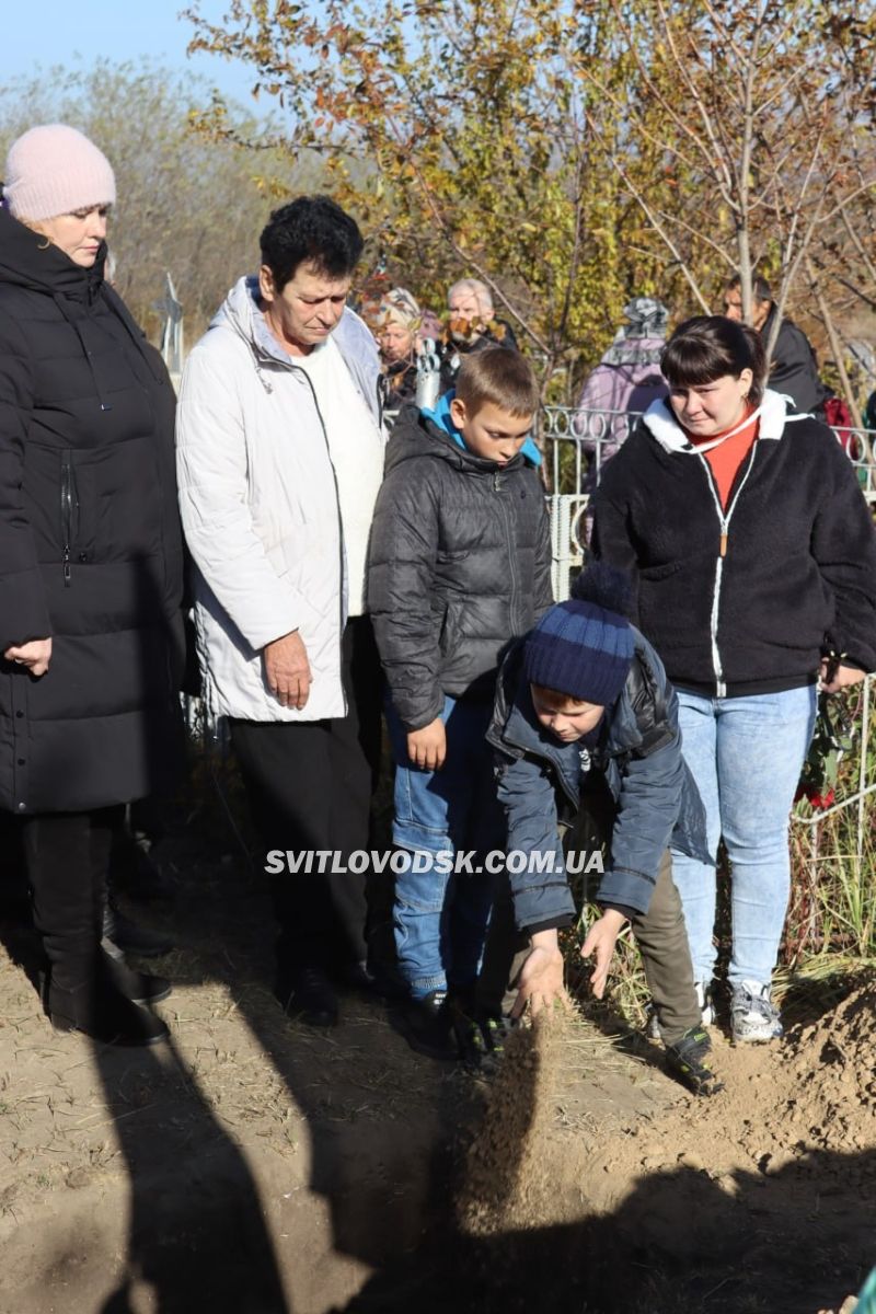 У Павлівці провели в останню путь захисника України Андрія Григор’єва