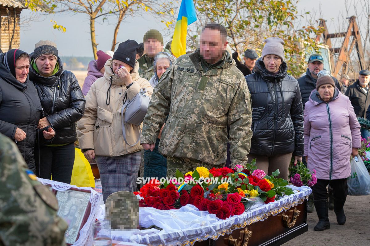 У Павлівці провели в останню путь захисника України Андрія Григор’єва