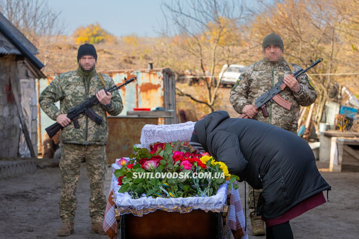 У Павлівці провели в останню путь захисника України Андрія Григор’єва