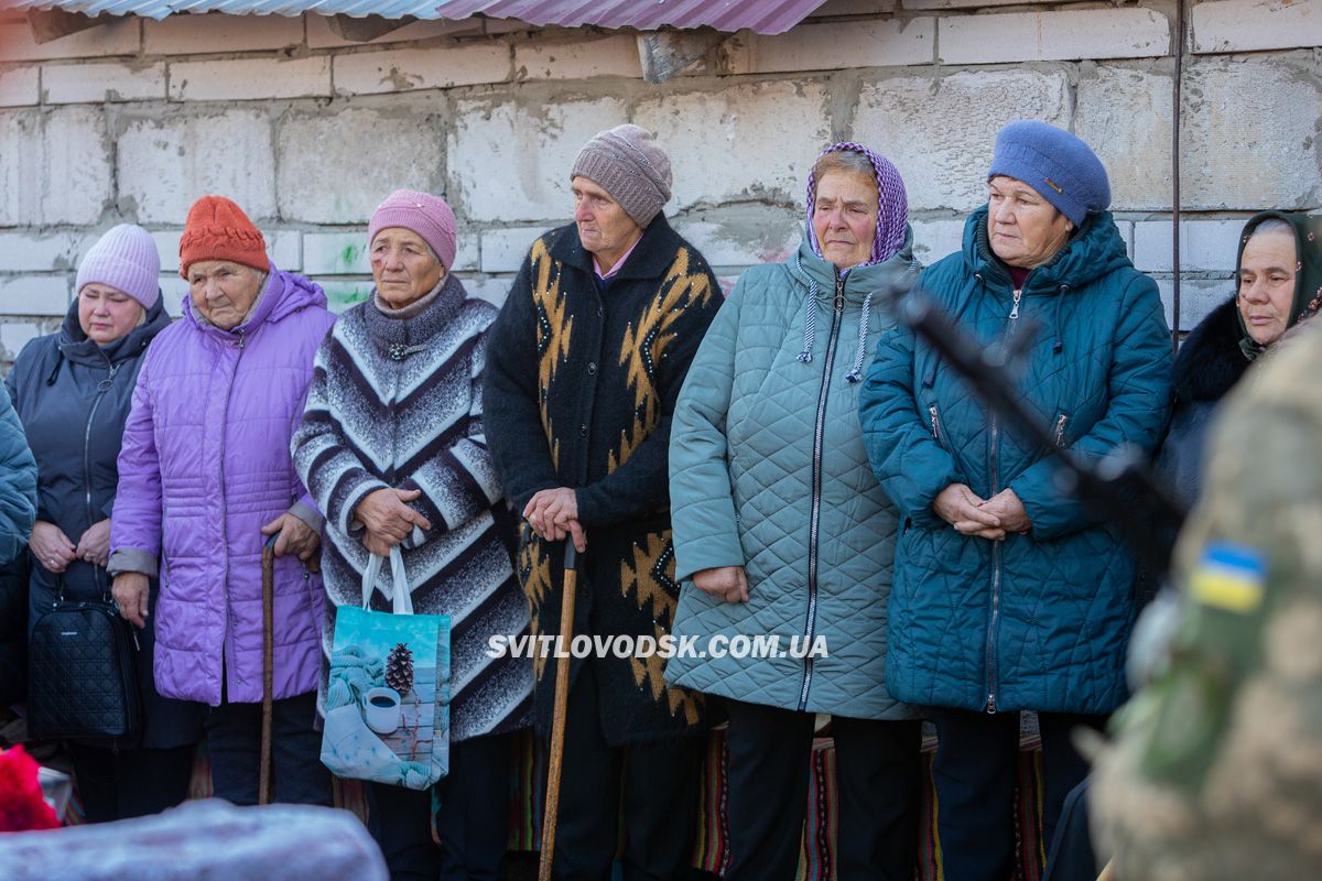 У Павлівці провели в останню путь захисника України Андрія Григор’єва