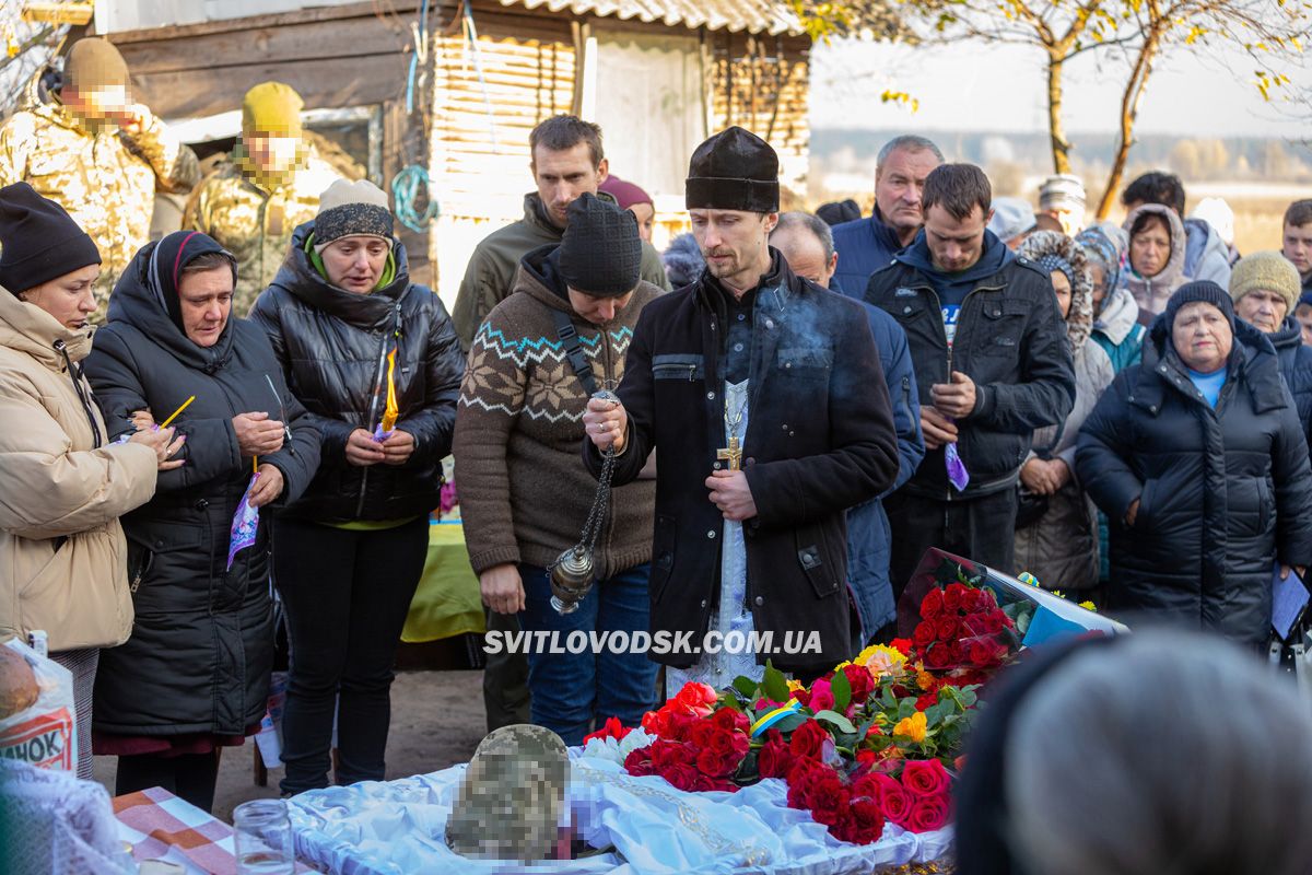 У Павлівці провели в останню путь захисника України Андрія Григор’єва