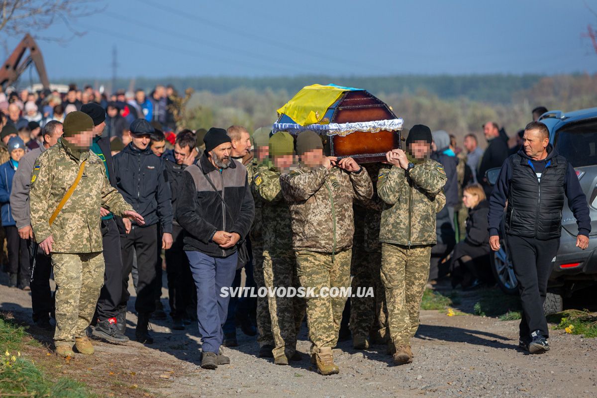 У Павлівці провели в останню путь захисника України Андрія Григор’єва