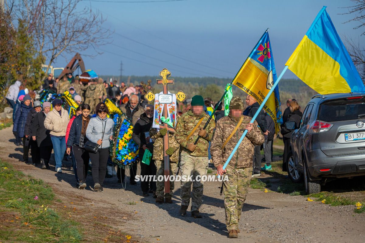 У Павлівці провели в останню путь захисника України Андрія Григор’єва