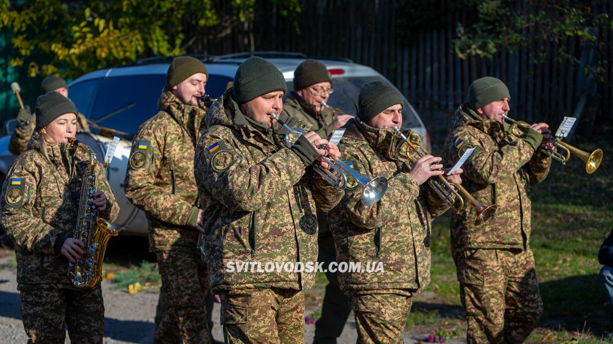 У Павлівці провели в останню путь захисника України Андрія Григор’єва