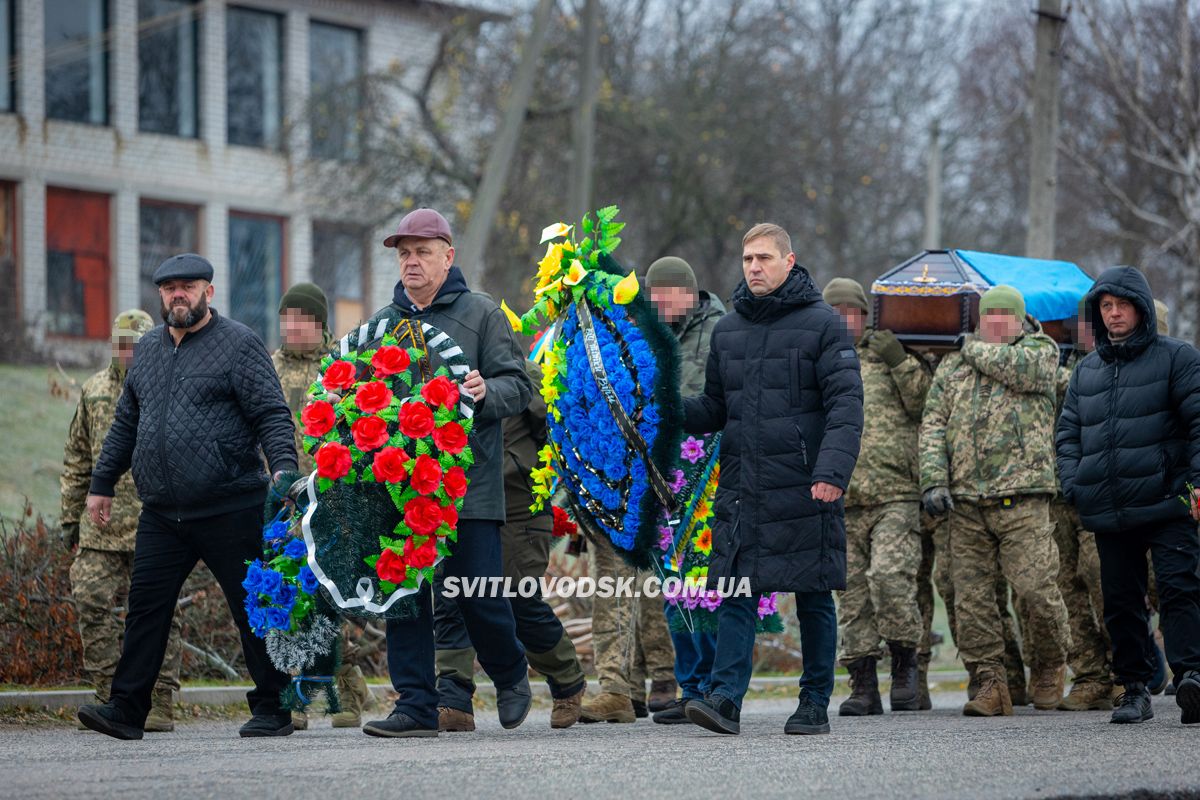 Назавжди 28. Миронівка провела в останню путь захисника України Андрія Бєляєва