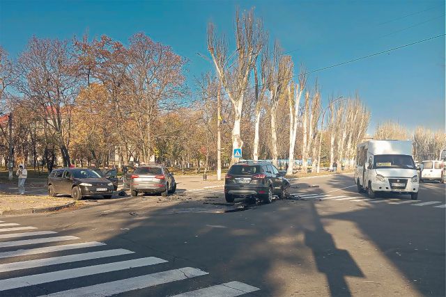 ФОТОФАКТ: У центрі Світловодська зіткнулися два автомобілі