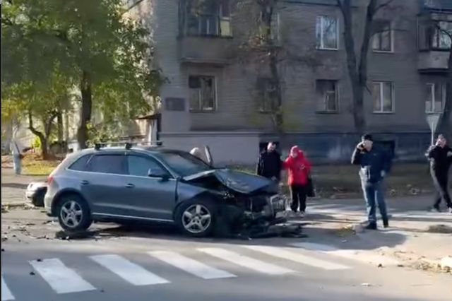 ФОТОФАКТ: У центрі Світловодська зіткнулися два автомобілі